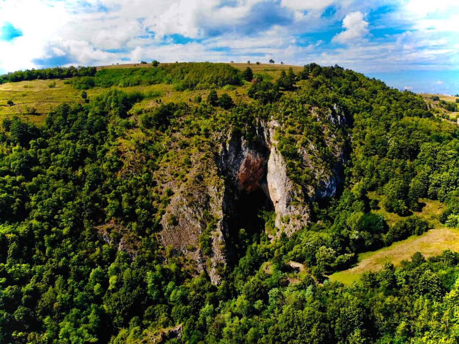 Dubočka pećina iz vazduha