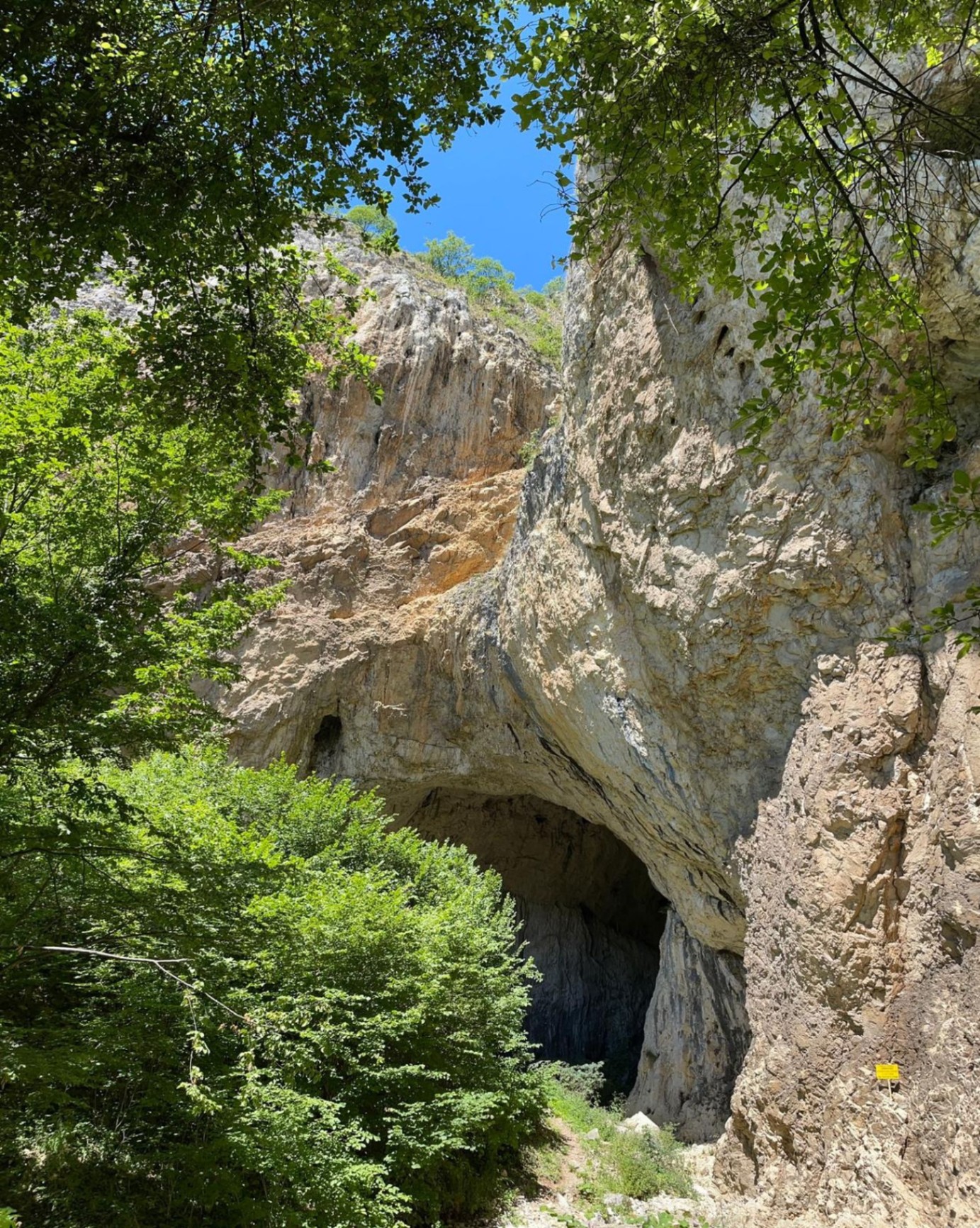 Ulaz u Dubočku pećinu